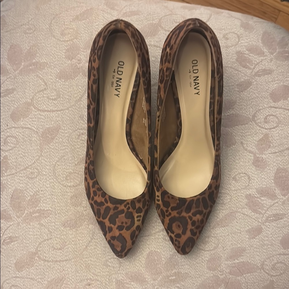 Old Navy Brown Heels Classic Design
